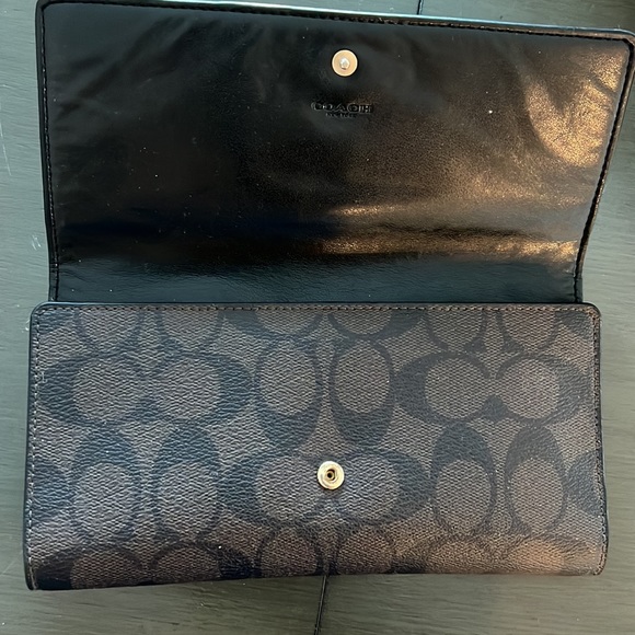 Coach wallet used but in very good shape - Picture 2 of 4